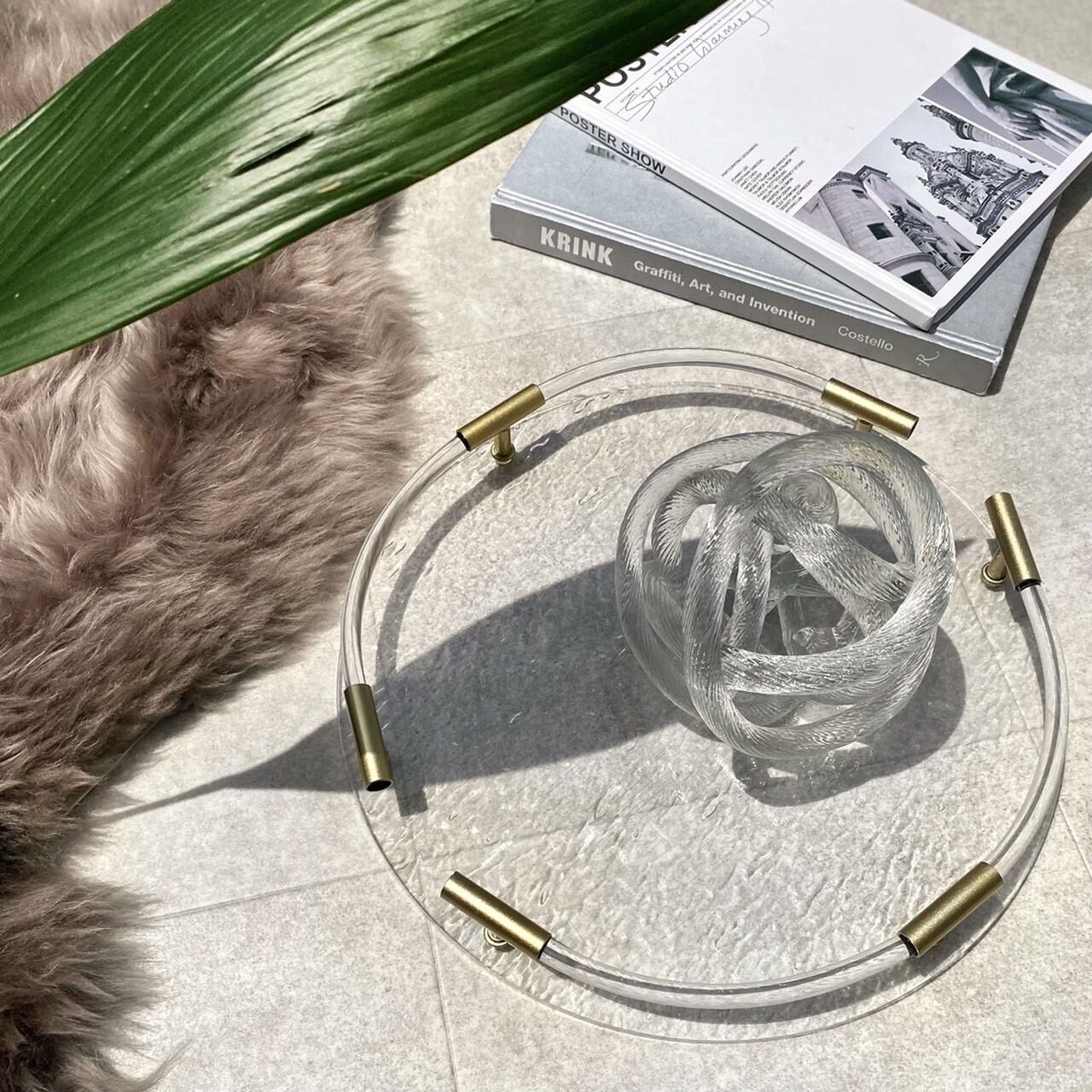 サージアクリルトレイ クリア×ゴールドハンドル