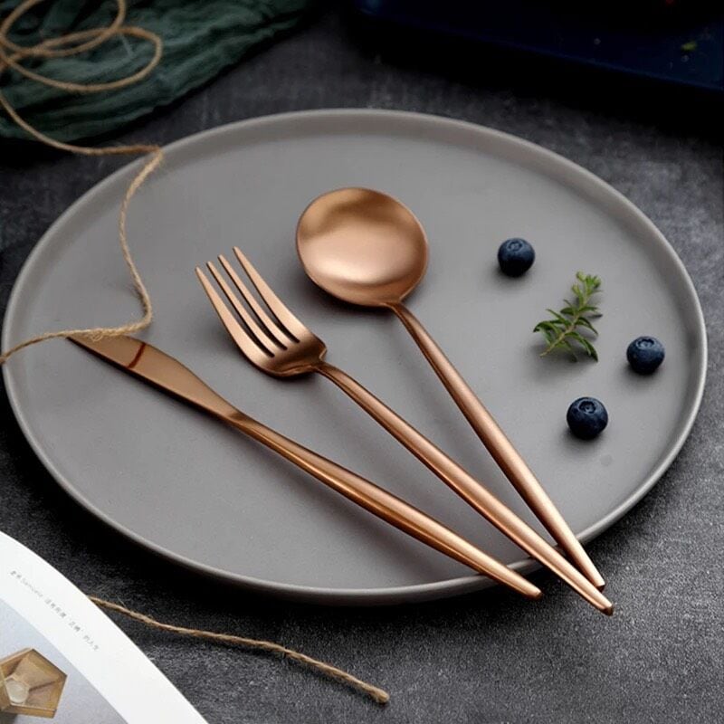 マットメタルカトラリー