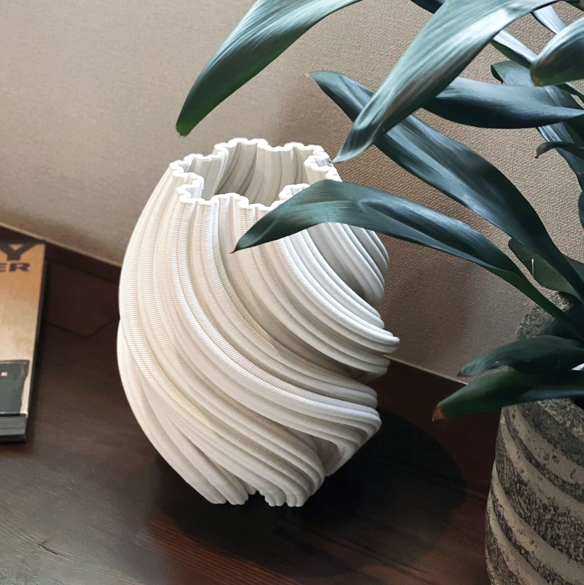 【アウトレット10%OFF】ソイルドツイストフラワーベース ラージ