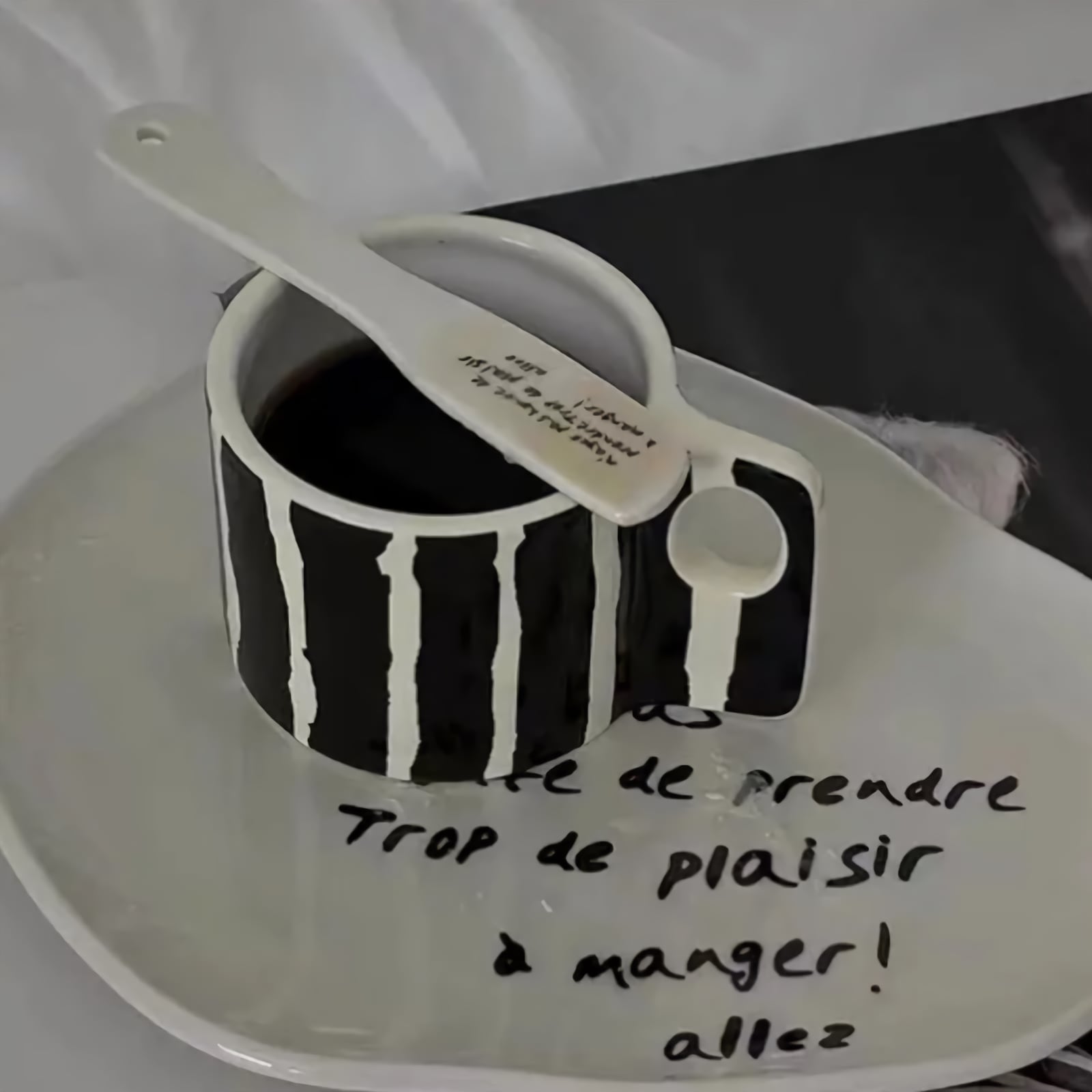 モノトーンストライプマグ