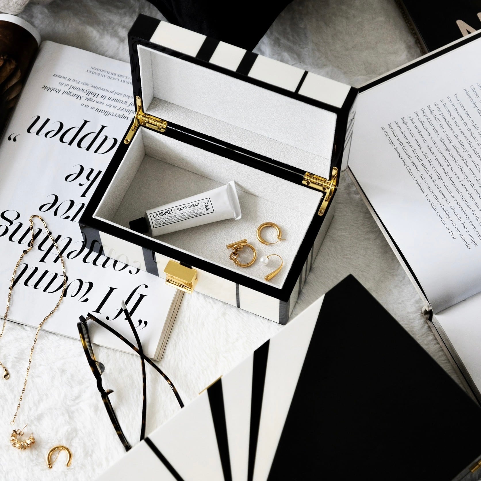 【アウトレット10%OFF】モノトーン×ゴールド インテリアボックス スモール