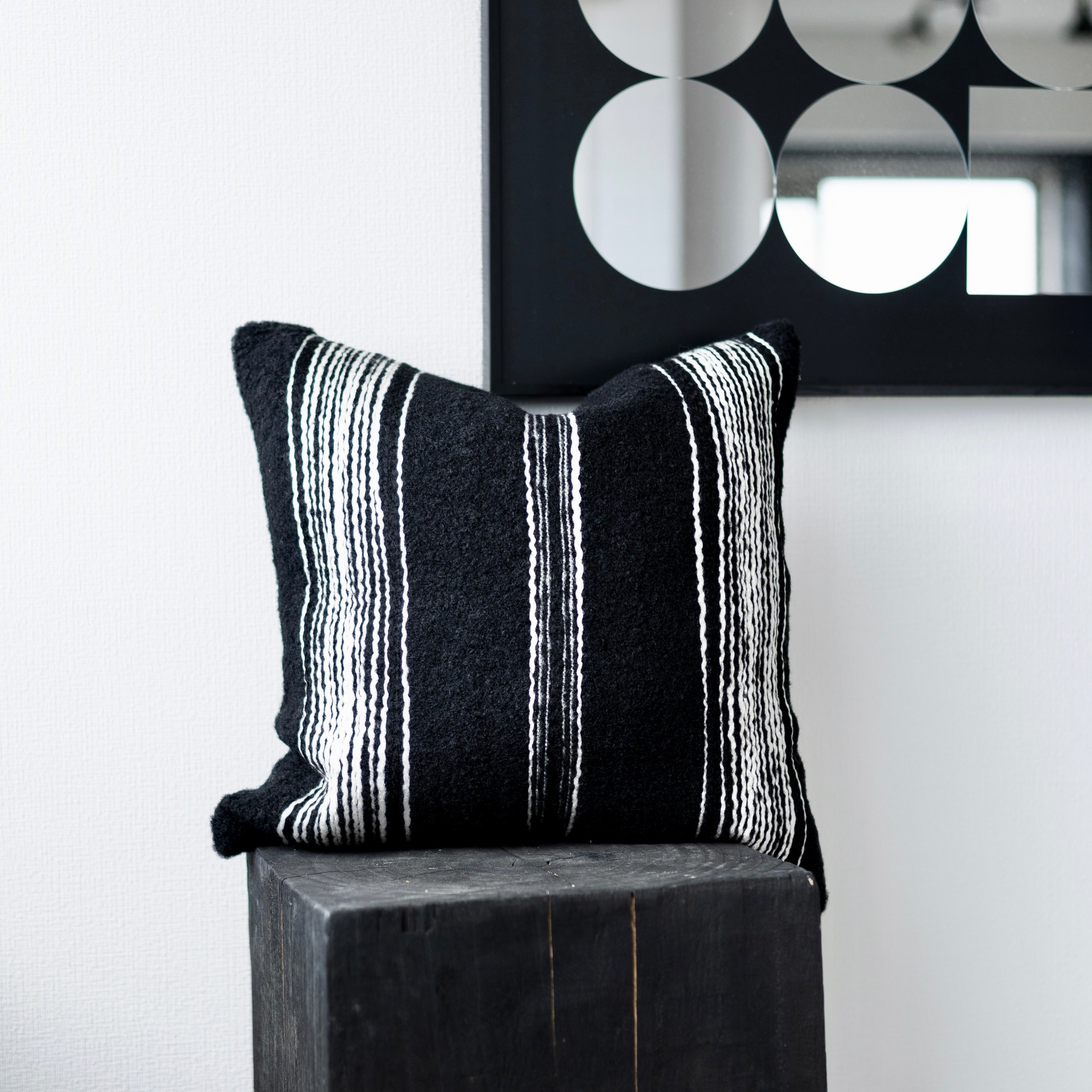 ブラックデザイン クッションカバー