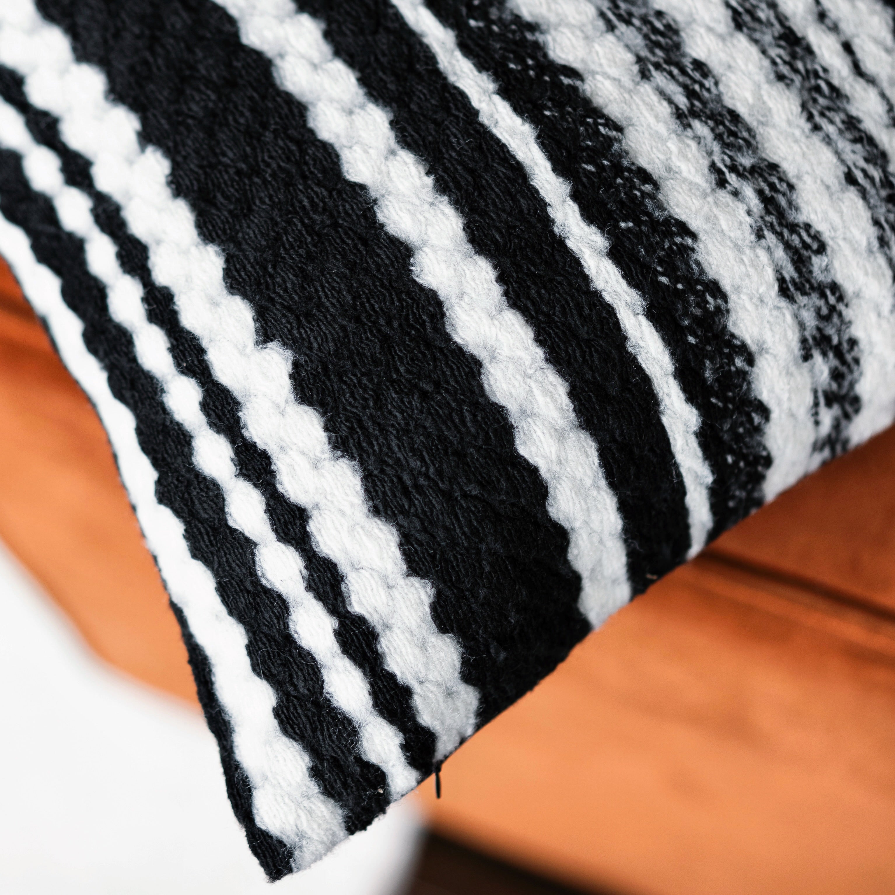 ブラックデザイン クッションカバー