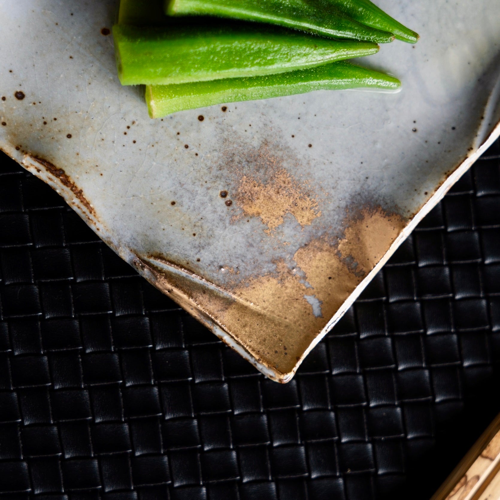 ギルディング スクエアフラットプレート【信楽焼】