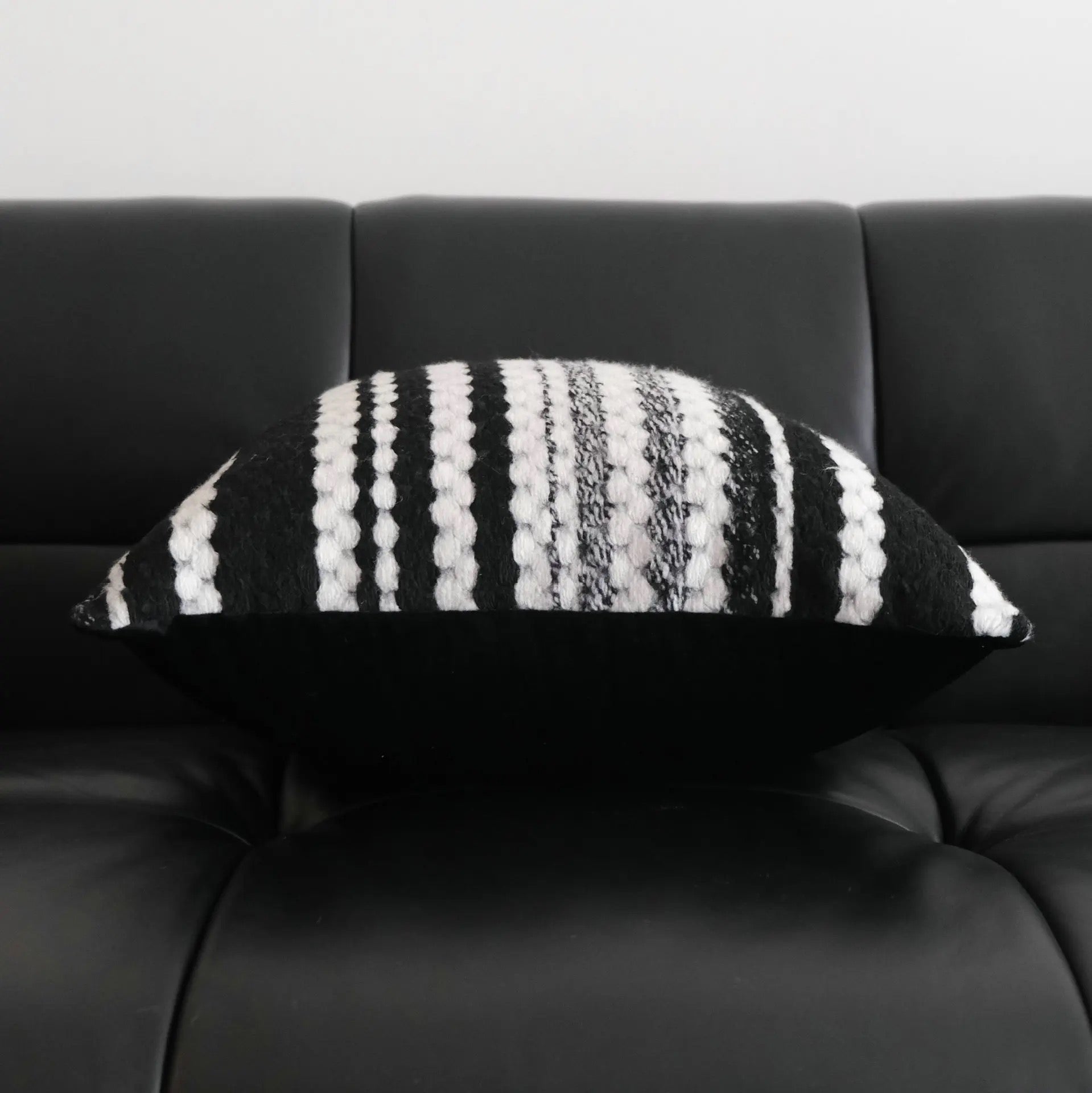 ブラックデザイン クッションカバー