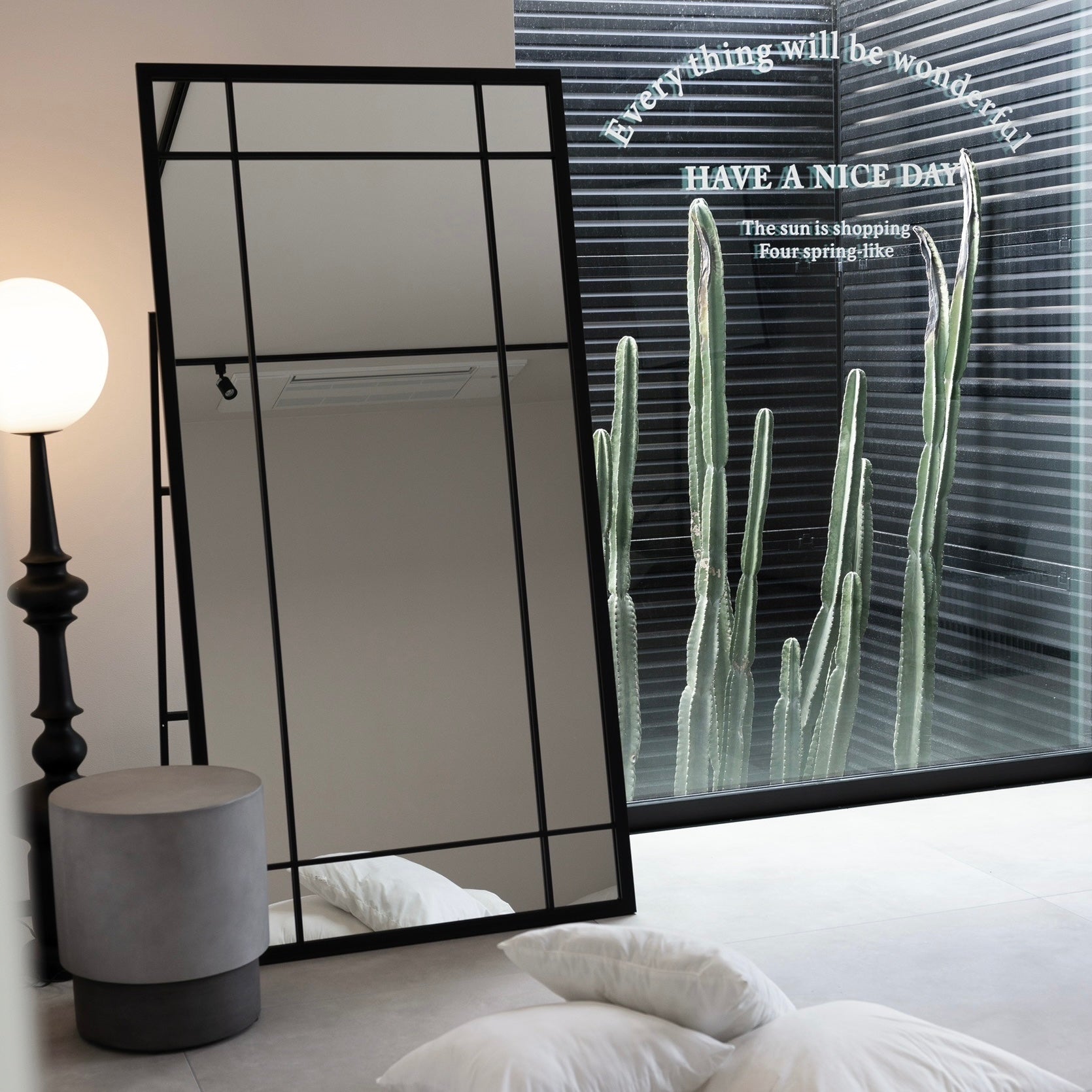 ブラックフレームミラー