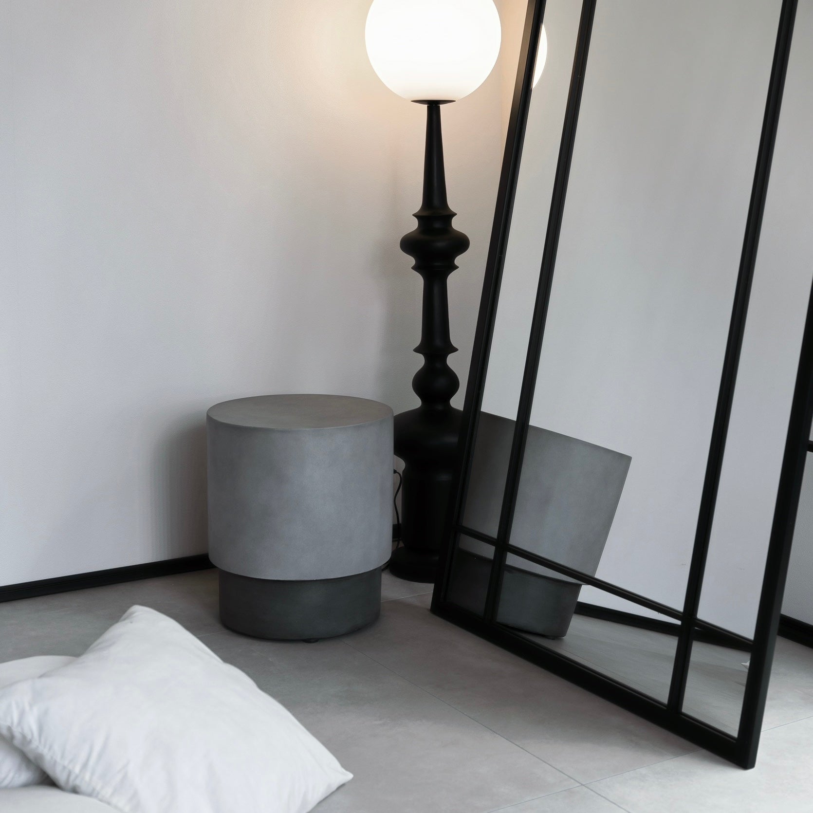 ブラックフレームミラー