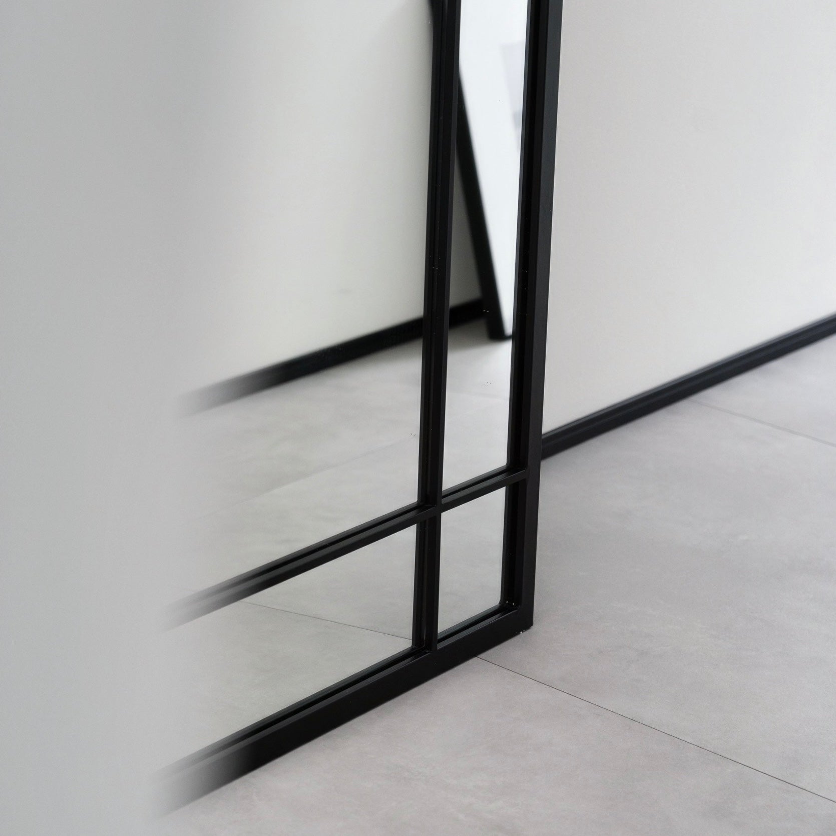 ブラックフレームミラー