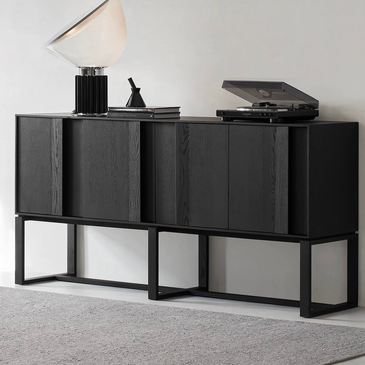 ソリッドウッドロングレッグキャビネット