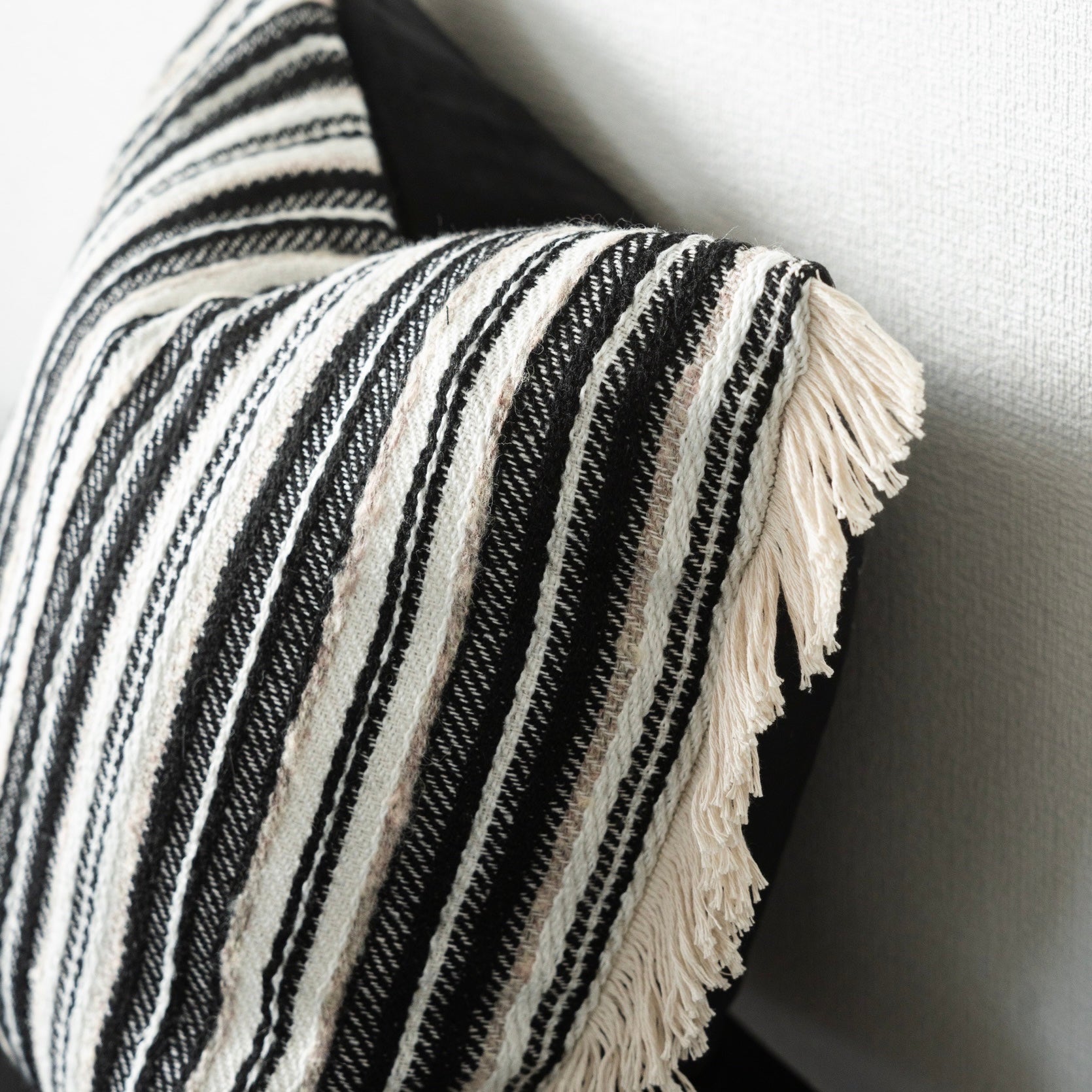 ブラックデザイン クッションカバー