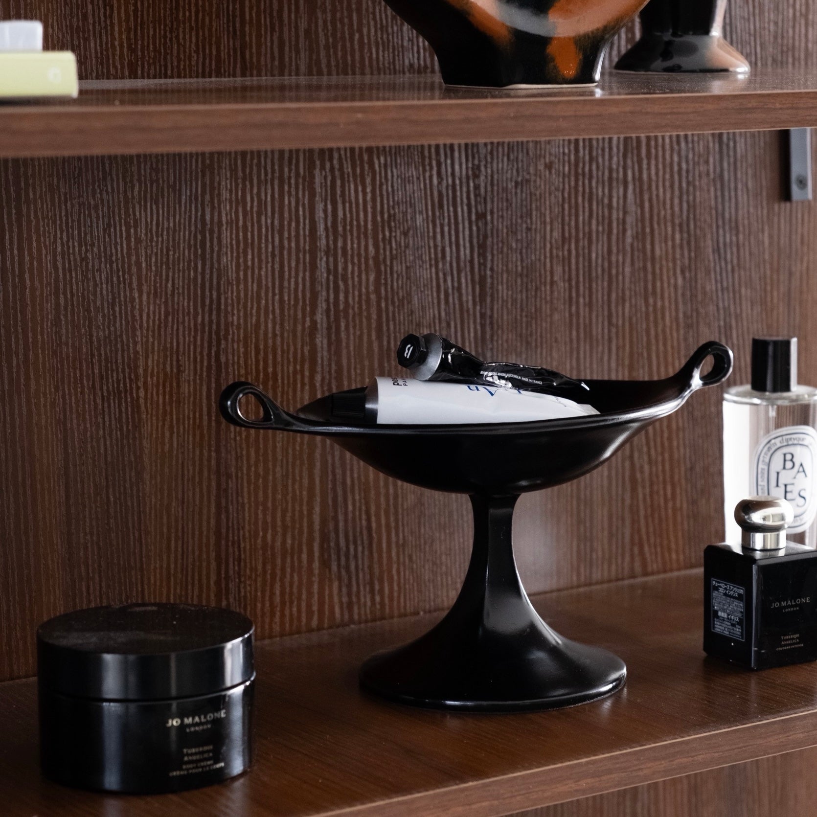 ブラックペデスタルトレイ