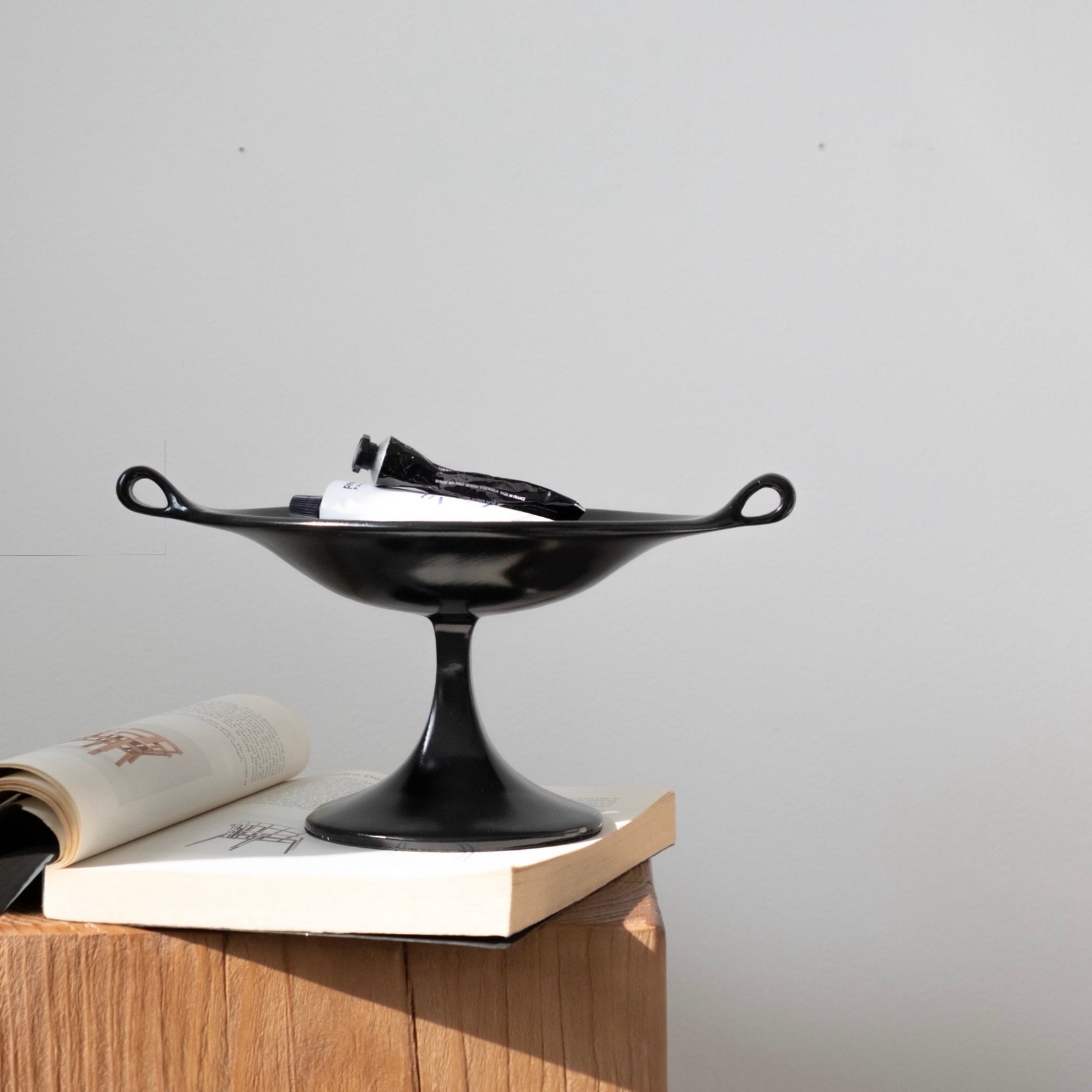 ブラックペデスタルトレイ