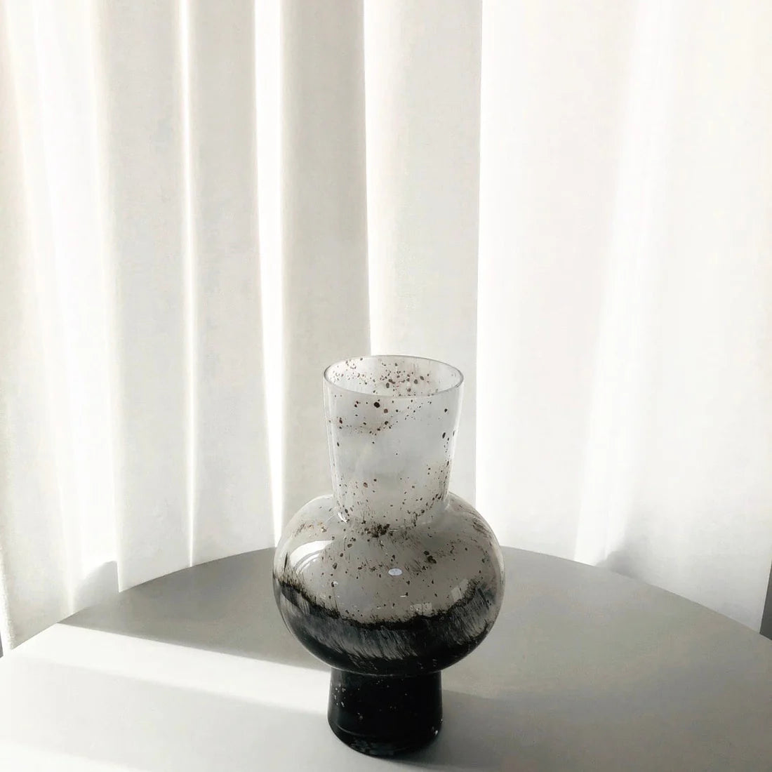 フローイングフラワーベース