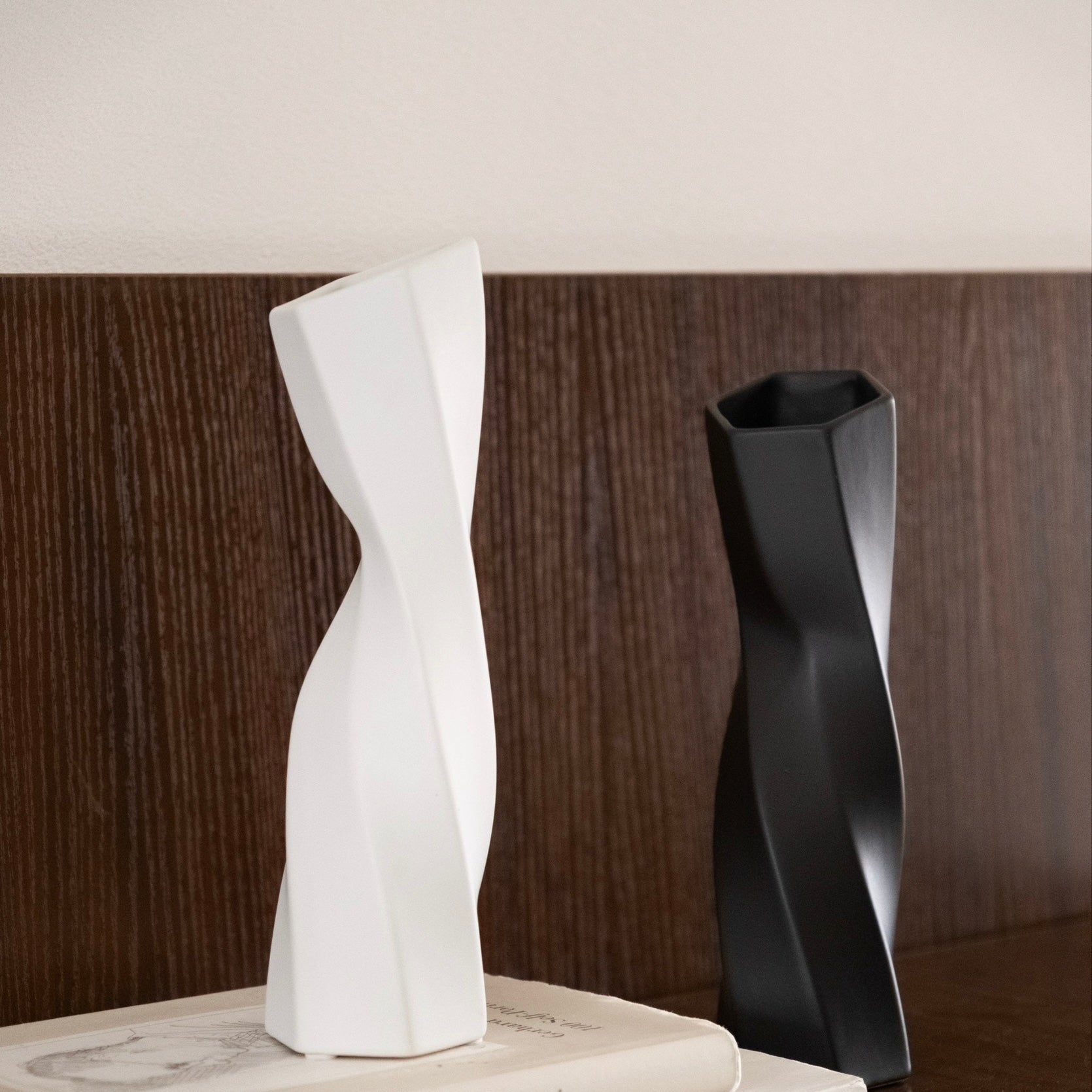 モノトーンツイストオブジェ