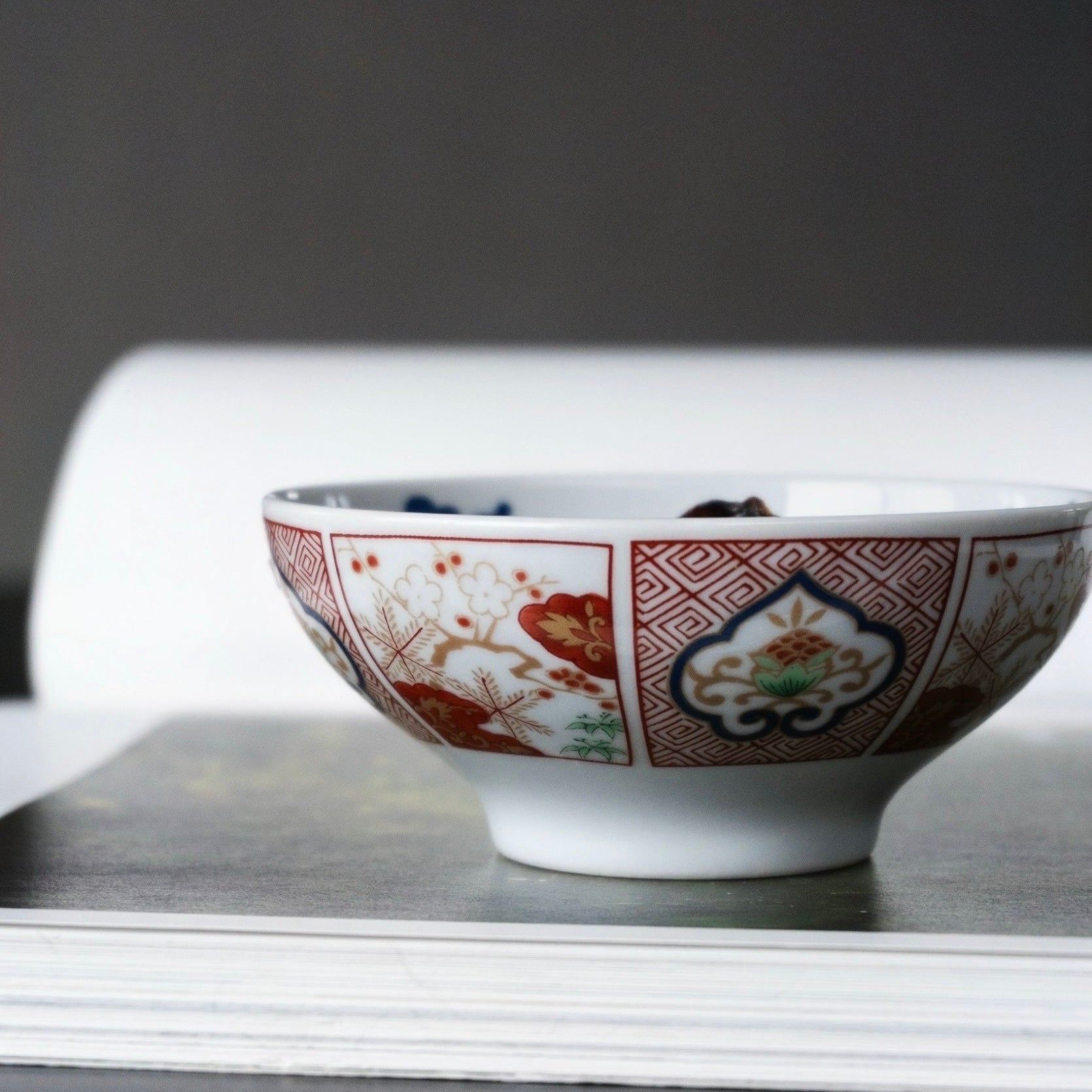 レッドテープボウル ［波佐見焼］