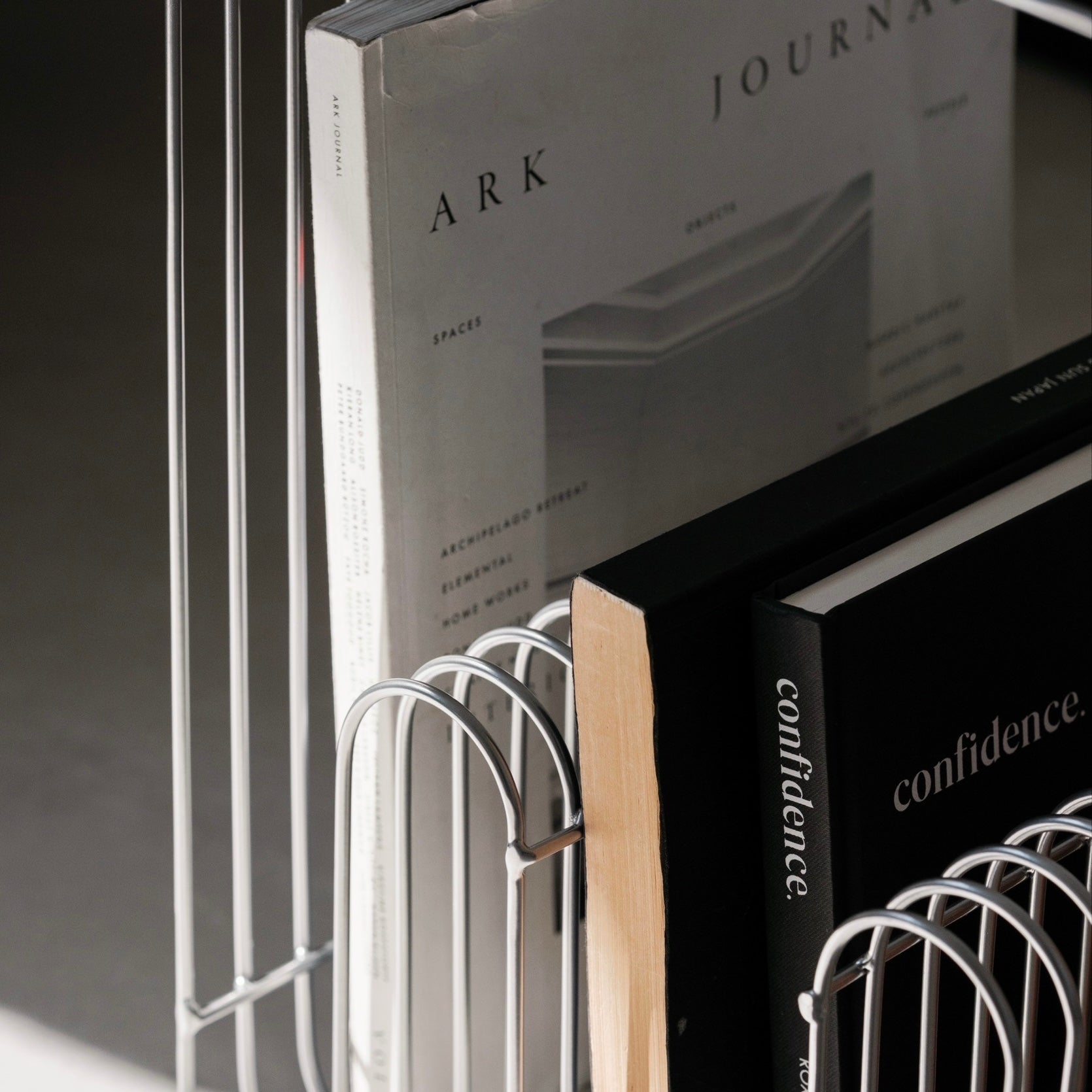 メタルシルバーマガジンテーブル