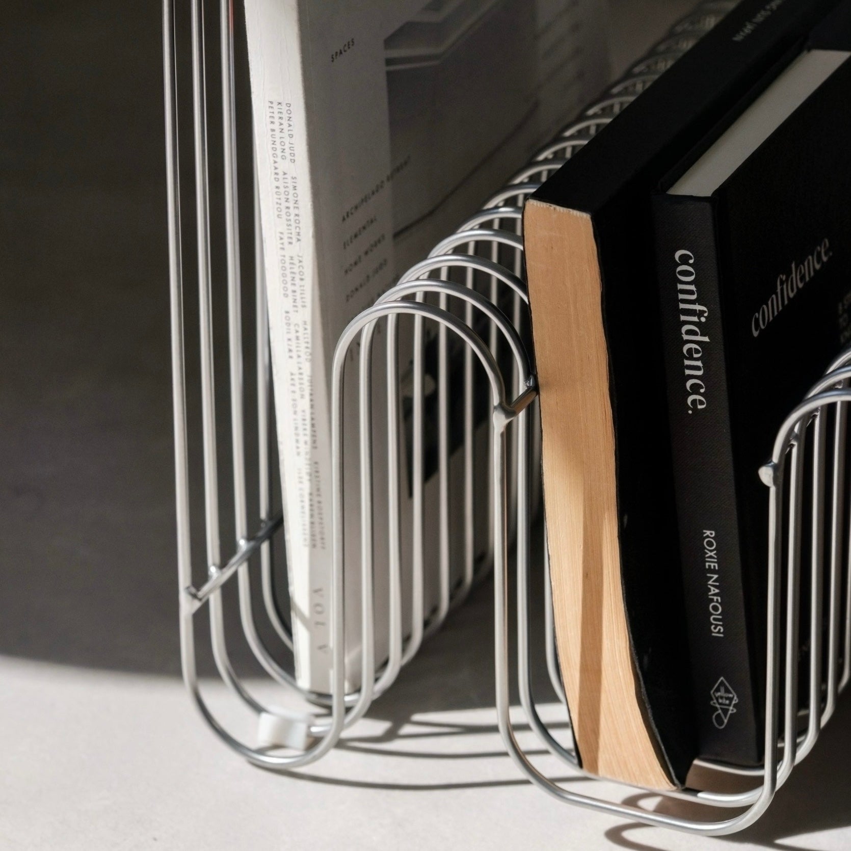 メタルシルバーマガジンテーブル