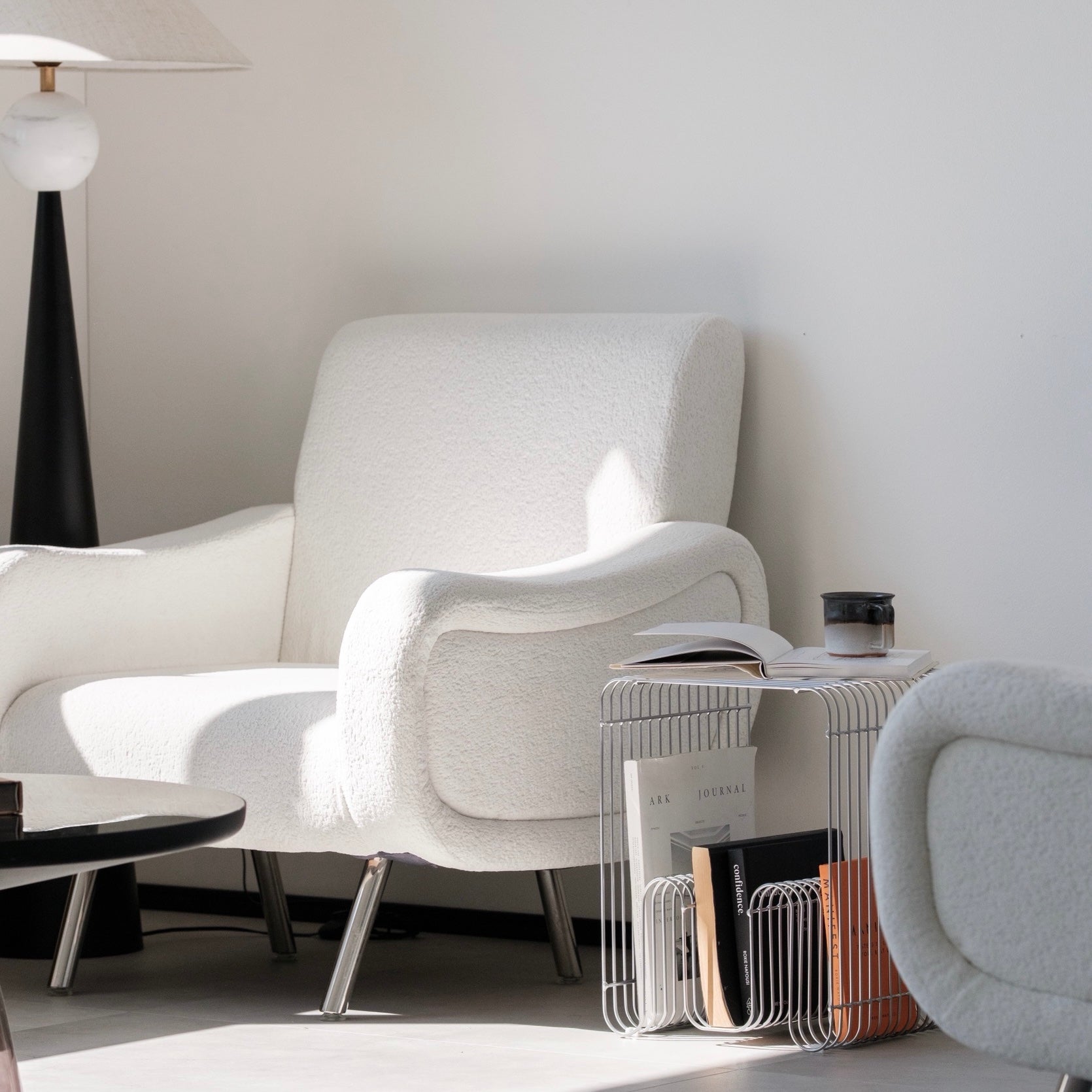 メタルシルバーマガジンテーブル