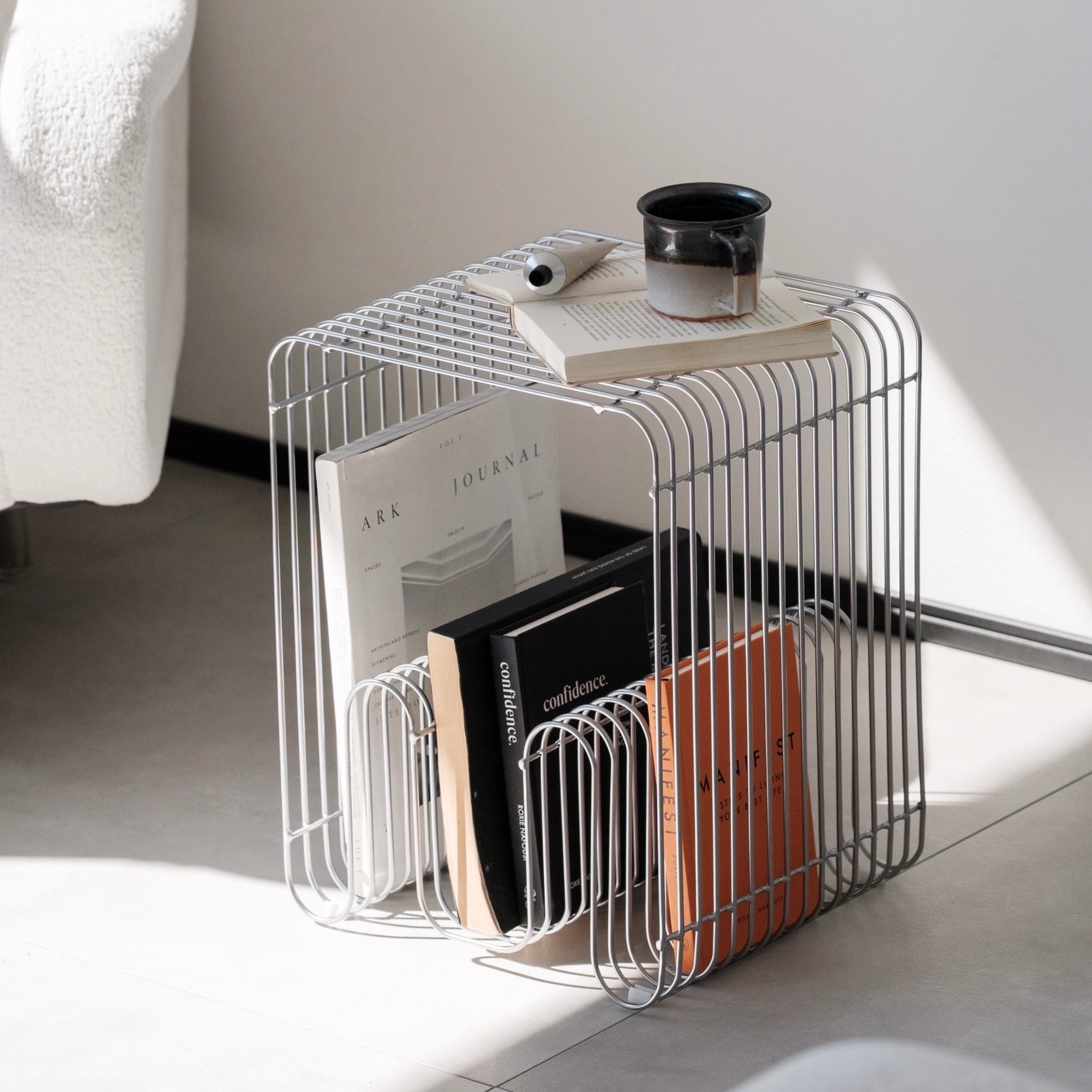 メタルシルバーマガジンテーブル