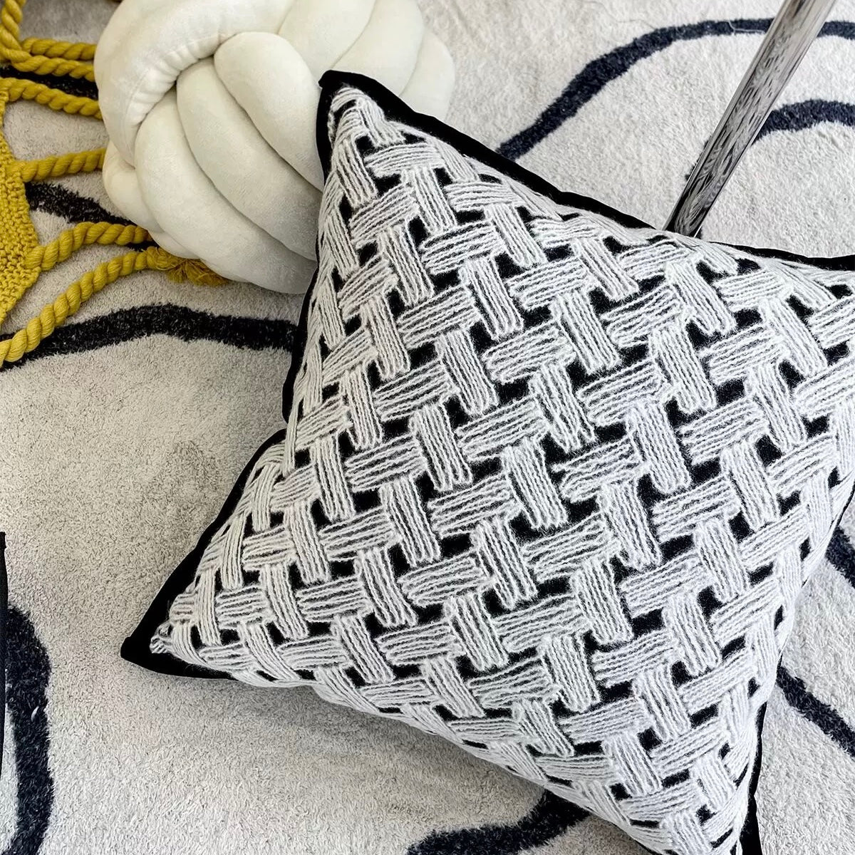 ブラックデザイン クッションカバー