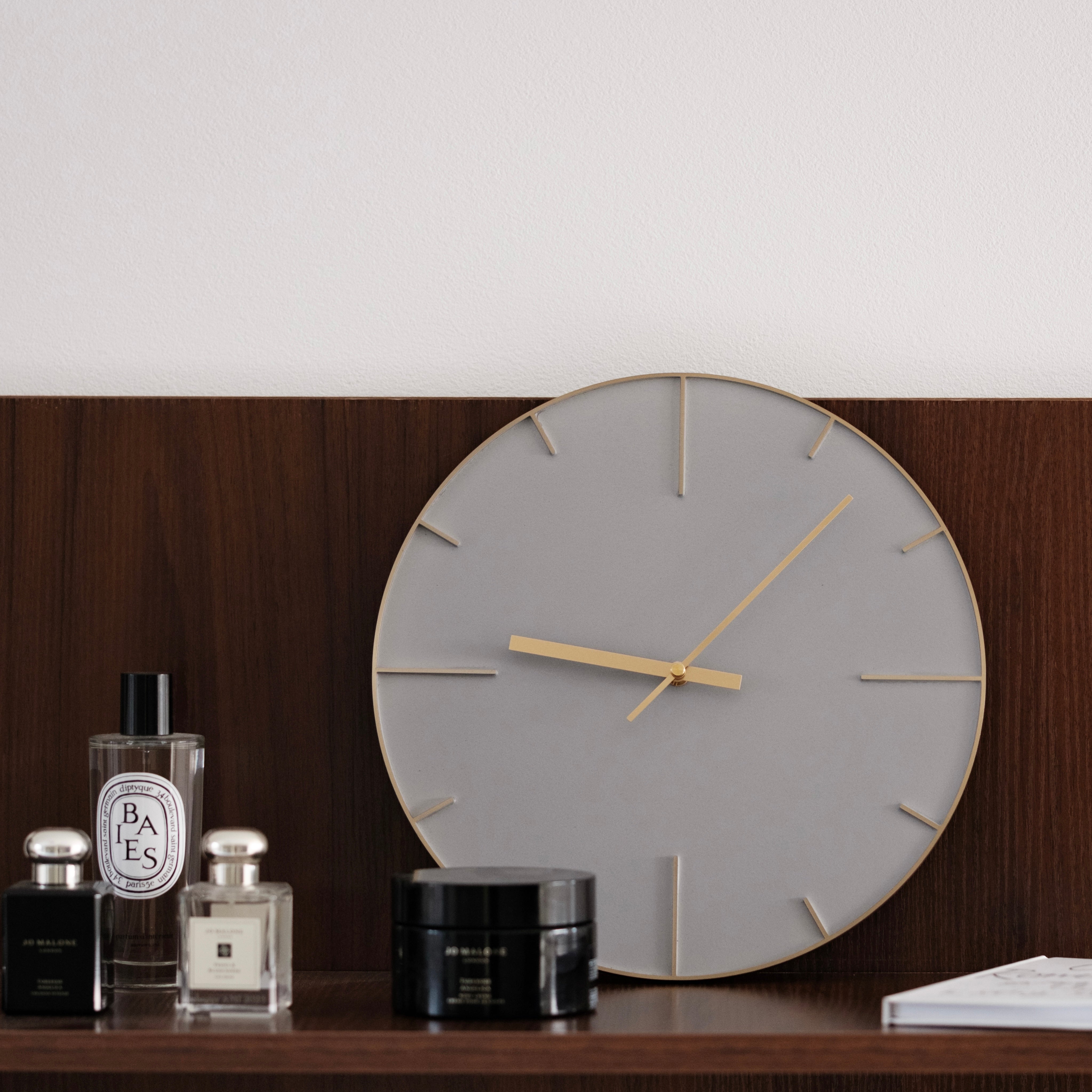ウォールクロック　エンボスゴールド×ベトン