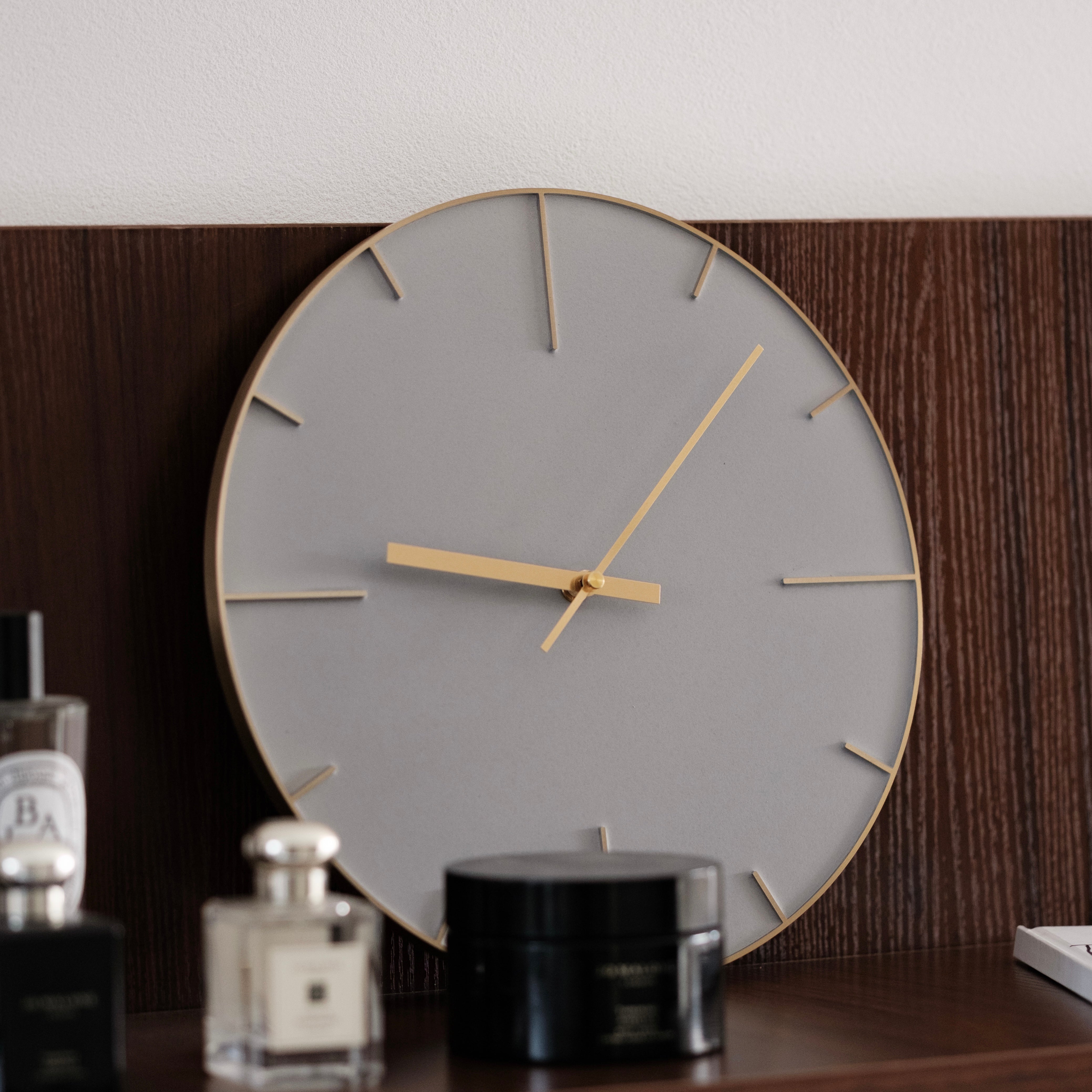 ウォールクロック エンボスゴールド×ベトン
