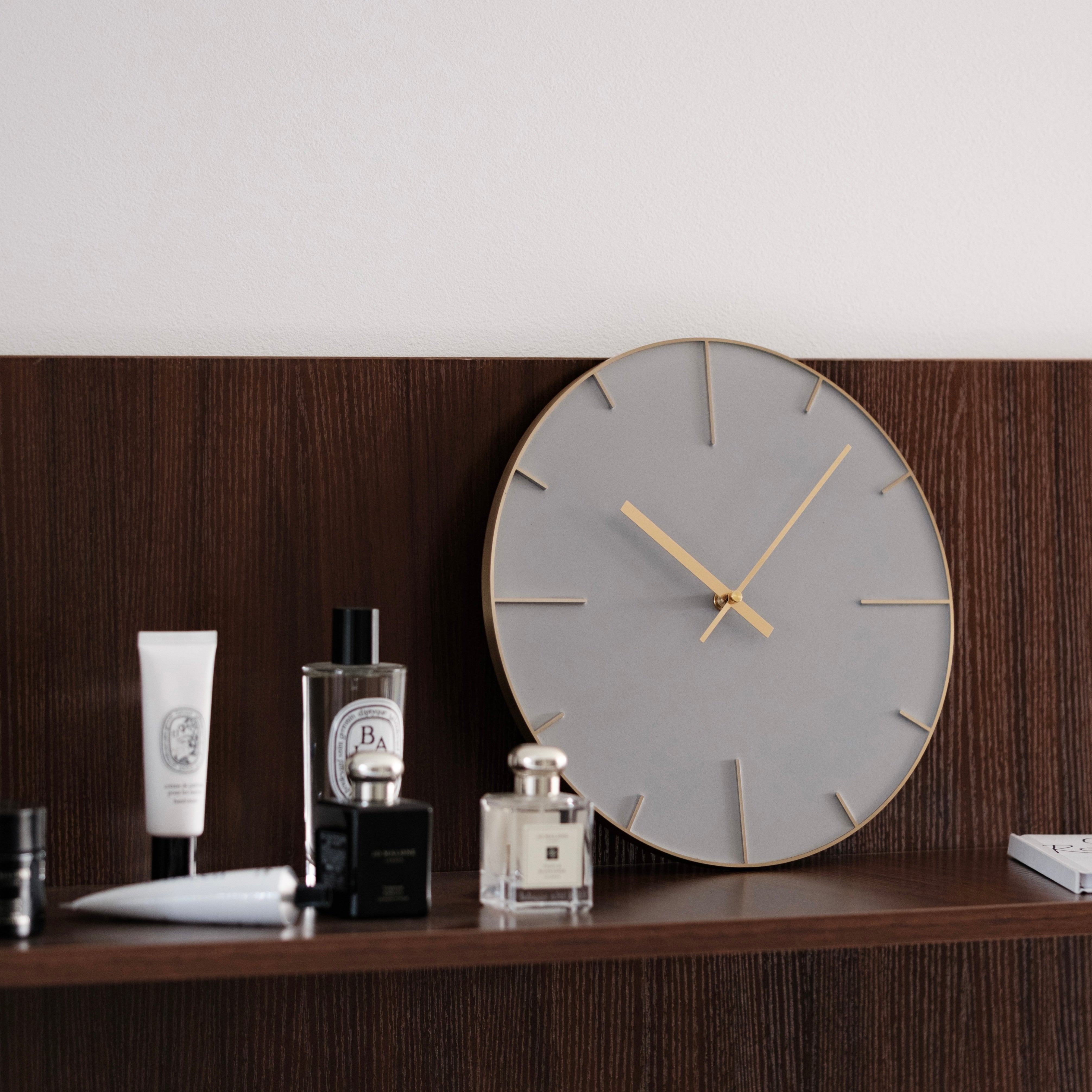 ウォールクロック　エンボスゴールド×ベトン