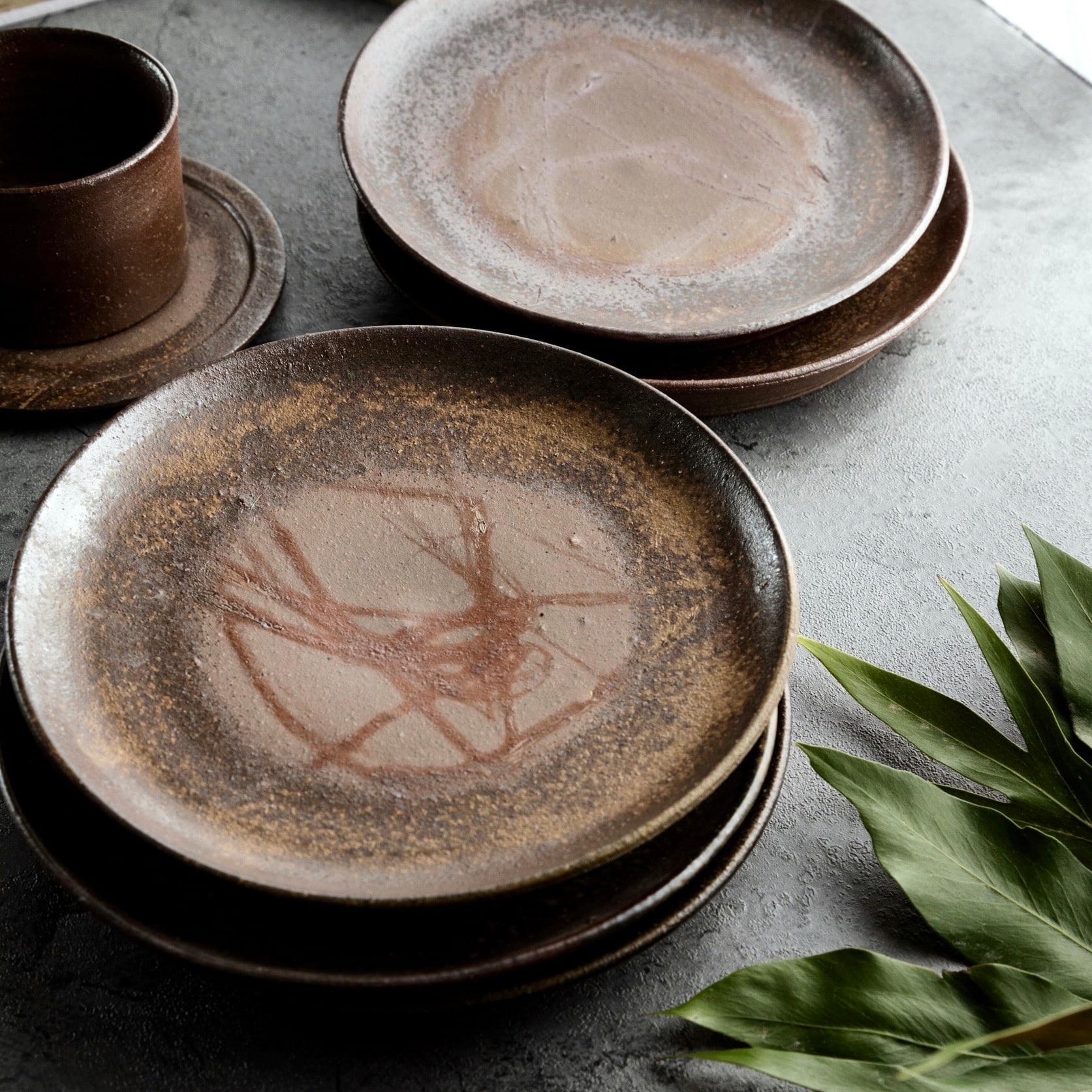 ルビーエンボスプレート［備前焼］