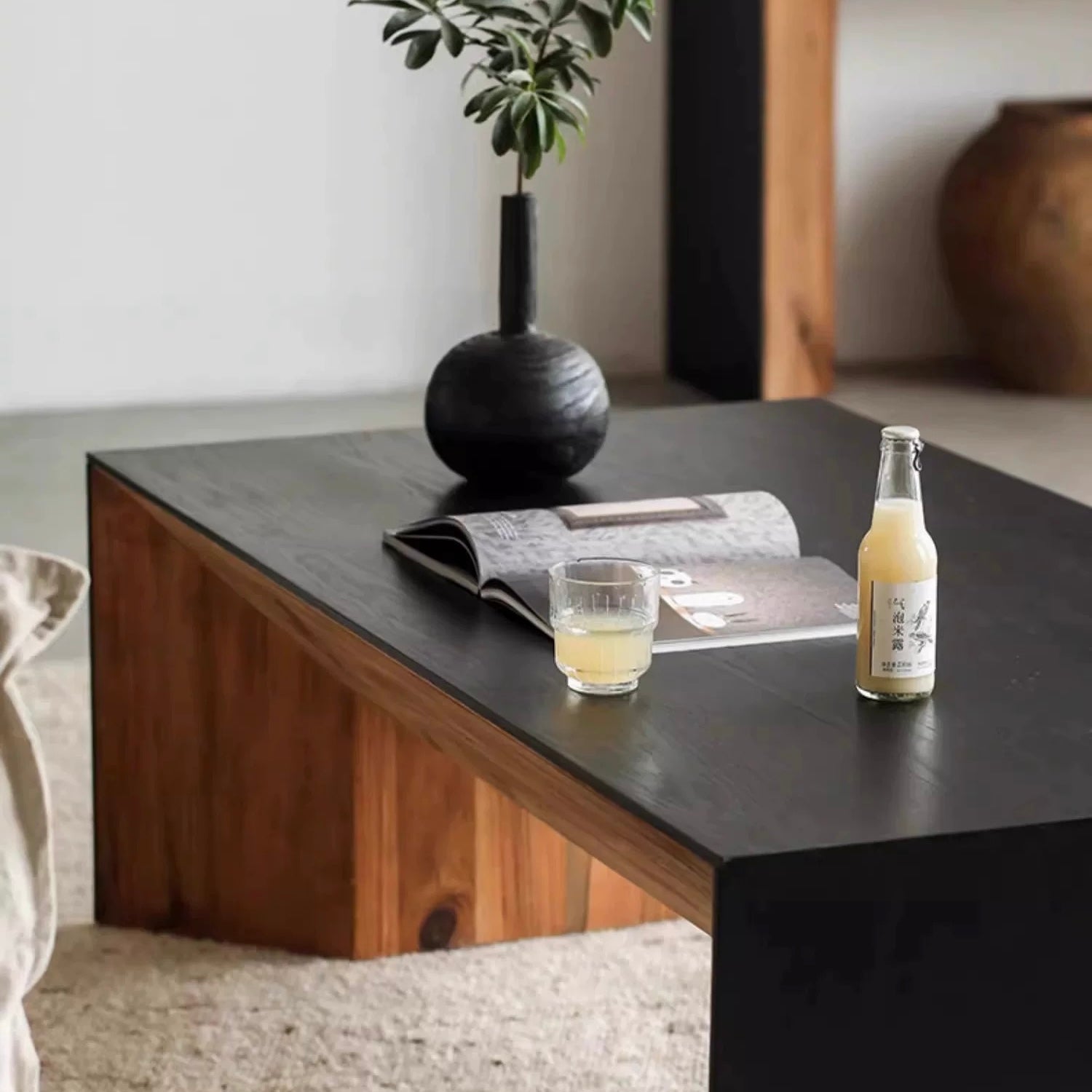 コントラストウッドテーブル