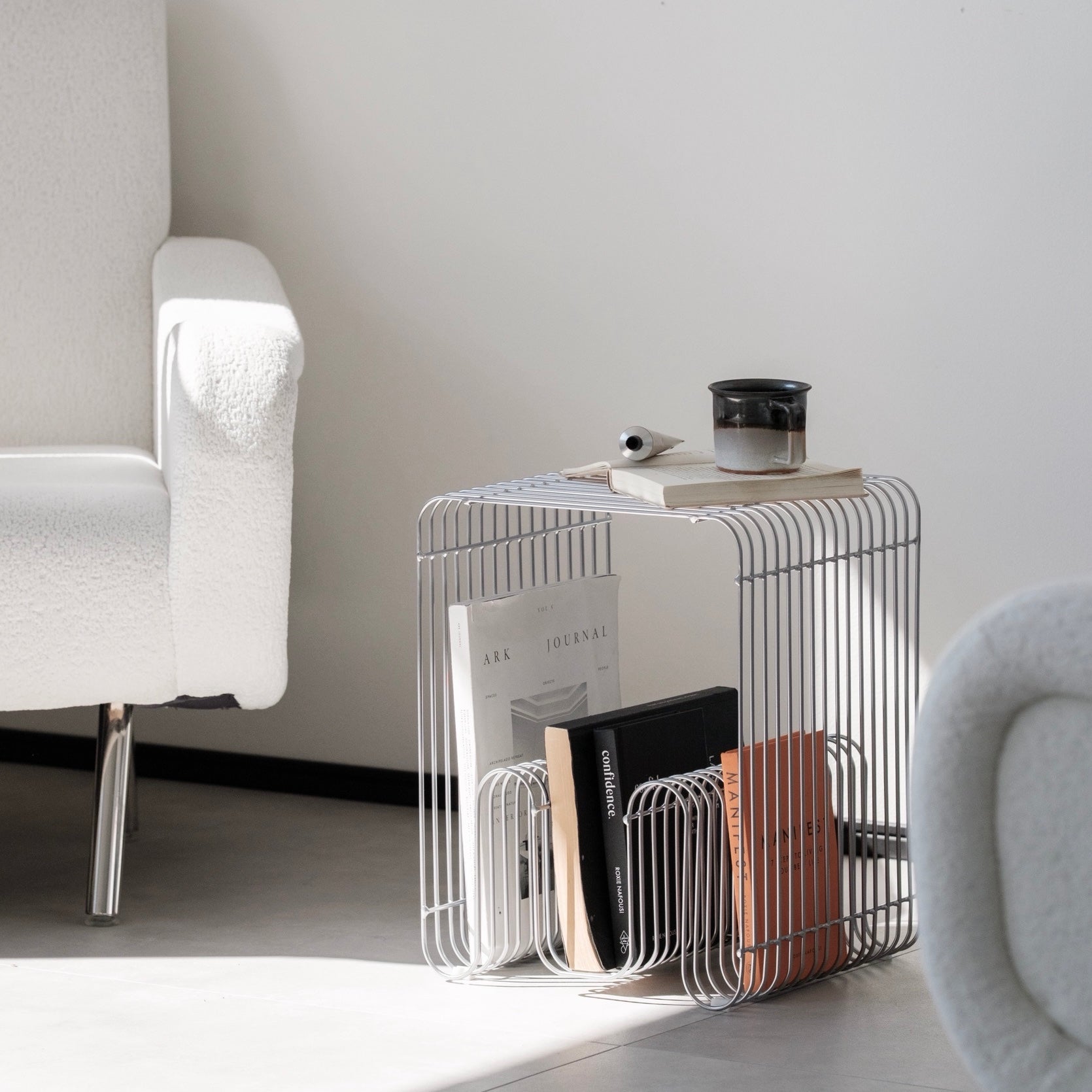 メタルシルバーマガジンテーブル