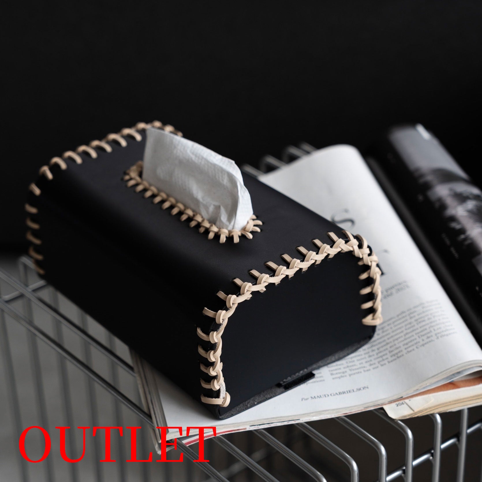 【アウトレット10％OFF】レザーステッチ　ラウンドフォルム　ティッシュケース